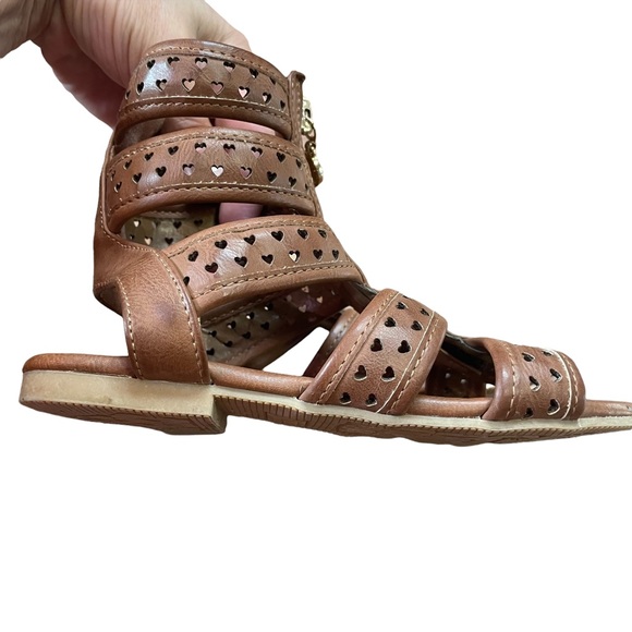 Michael Kors Gladiator Sandals Girls Size 13, Tan/Brown In colour - Picture 2 of 16